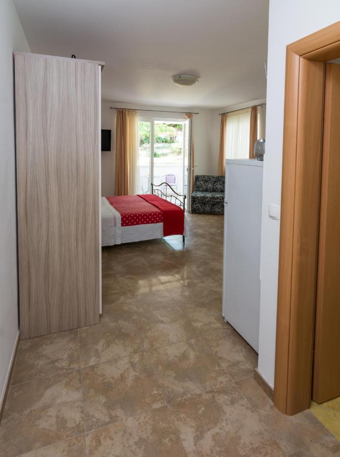 Apartments Veronika Pag Town Exterior photo