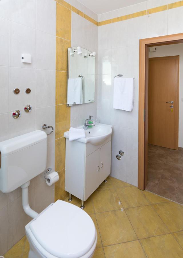 Apartments Veronika Pag Town Exterior photo