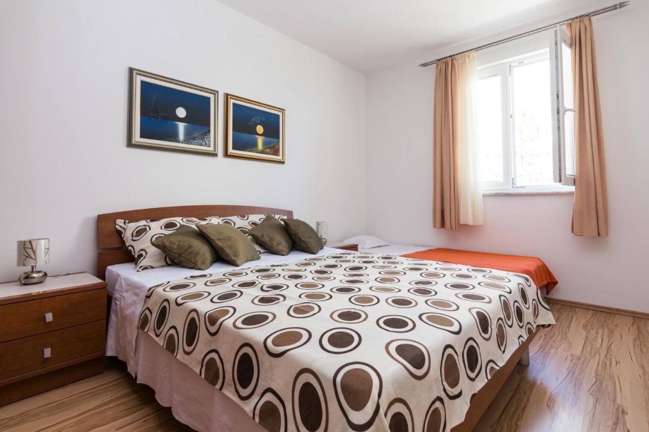 Apartments Veronika Pag Town Exterior photo