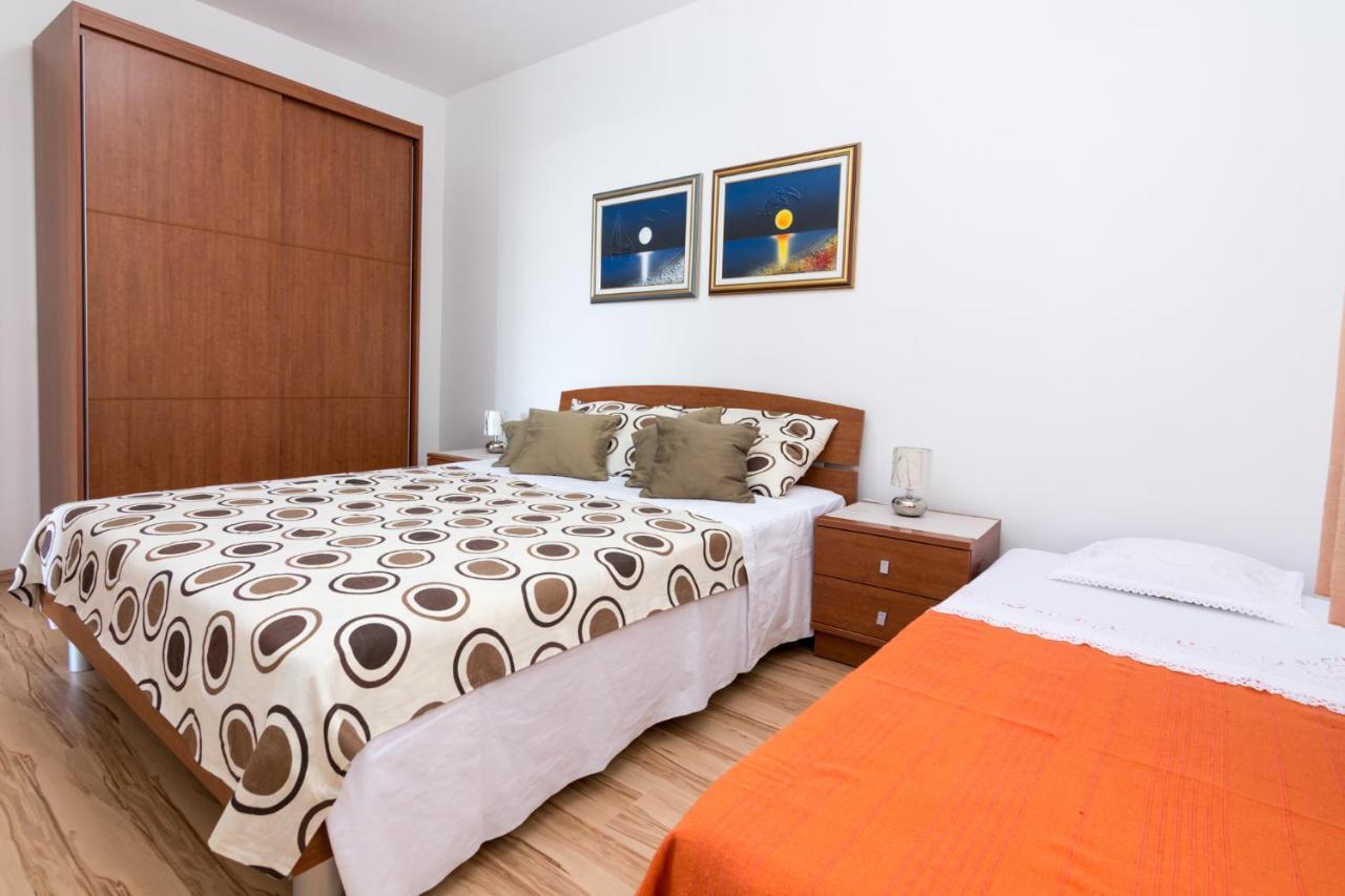 Apartments Veronika Pag Town Exterior photo