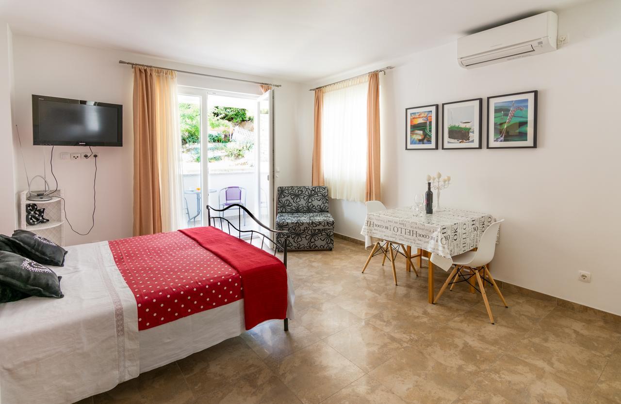 Apartments Veronika Pag Town Exterior photo